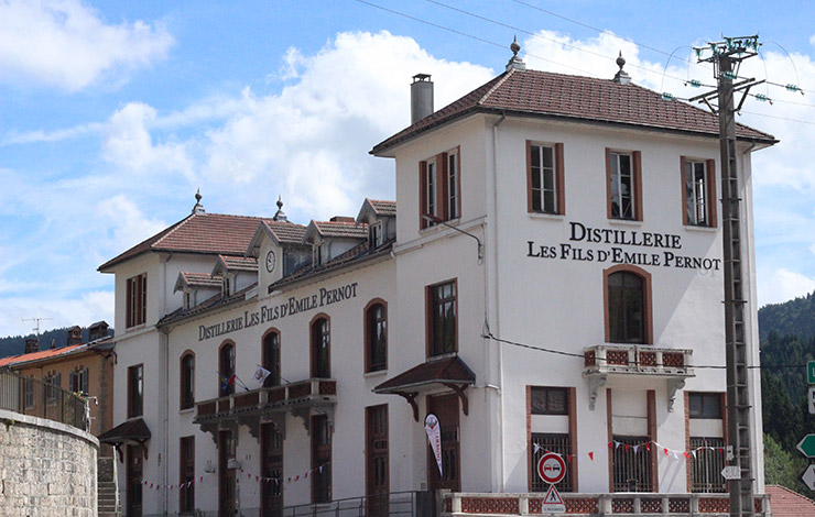 Distillerie Les Fils d’Emile PERNOT 10 min away from hotel restaurant Le Tillau