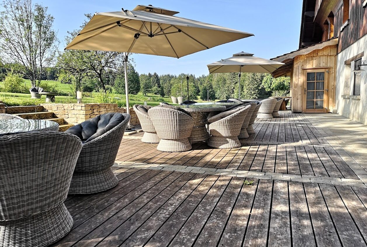 Terrasse du lounge sous le soleil